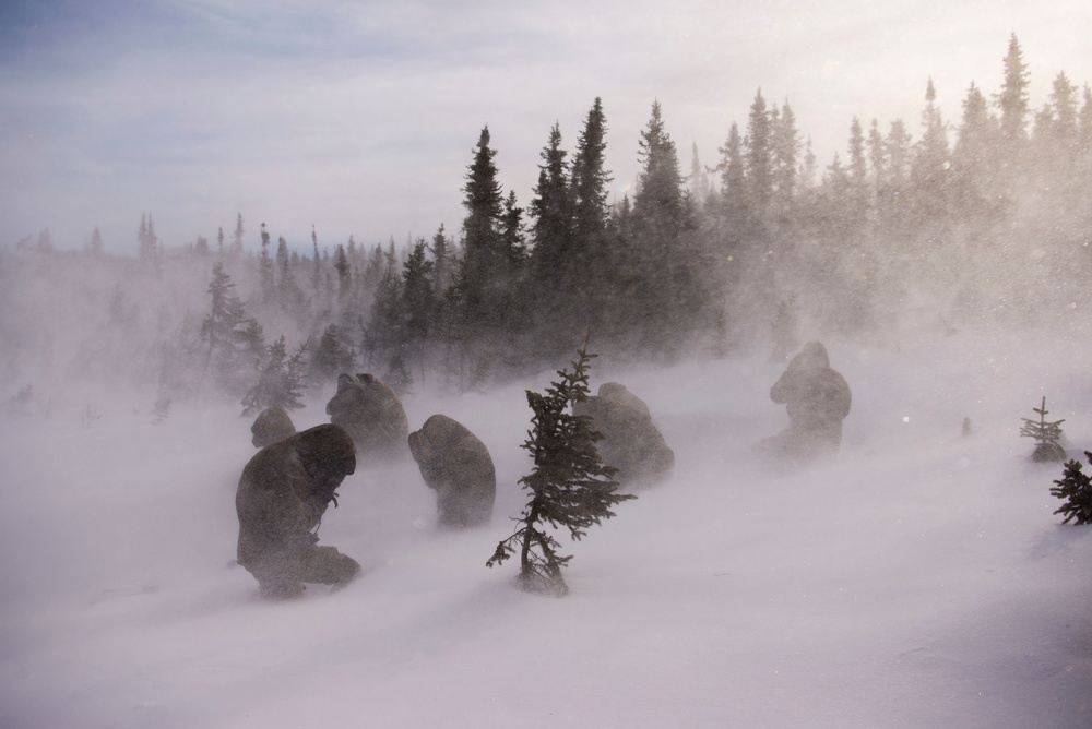 Eielson AFB Arctic Survival School completes final class of 2021-2022 season