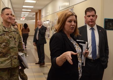 Secretary of labor visits JBLM