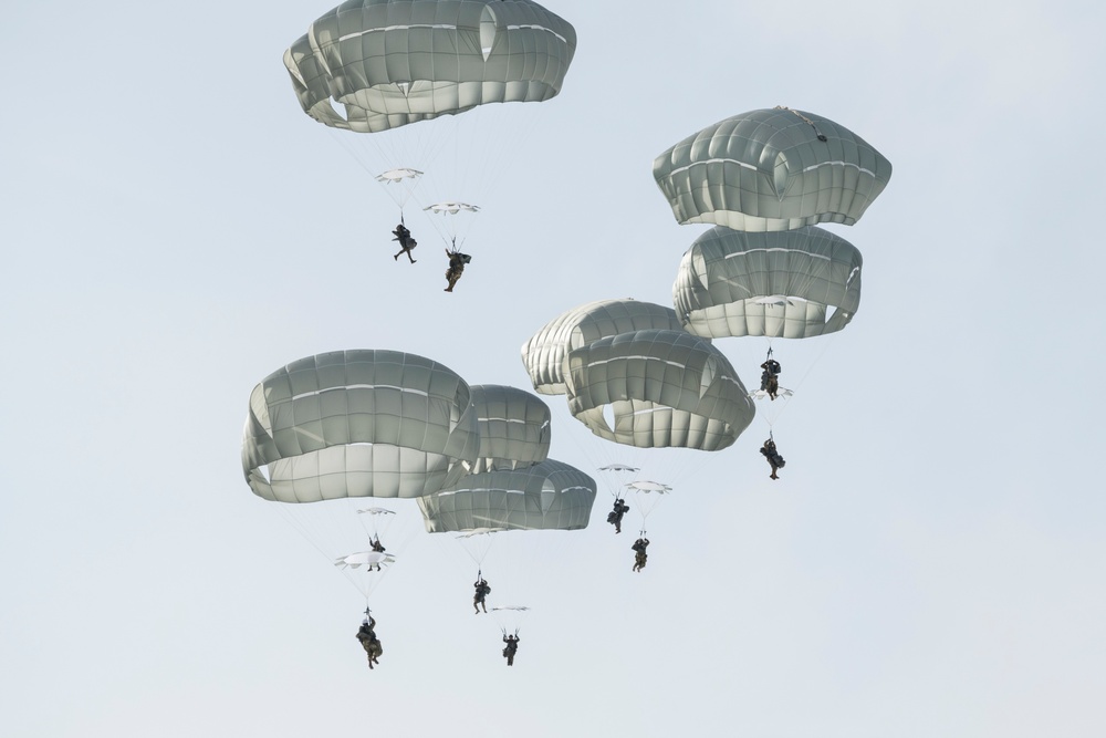 Air Force and Army conduct airborne operations at JBER