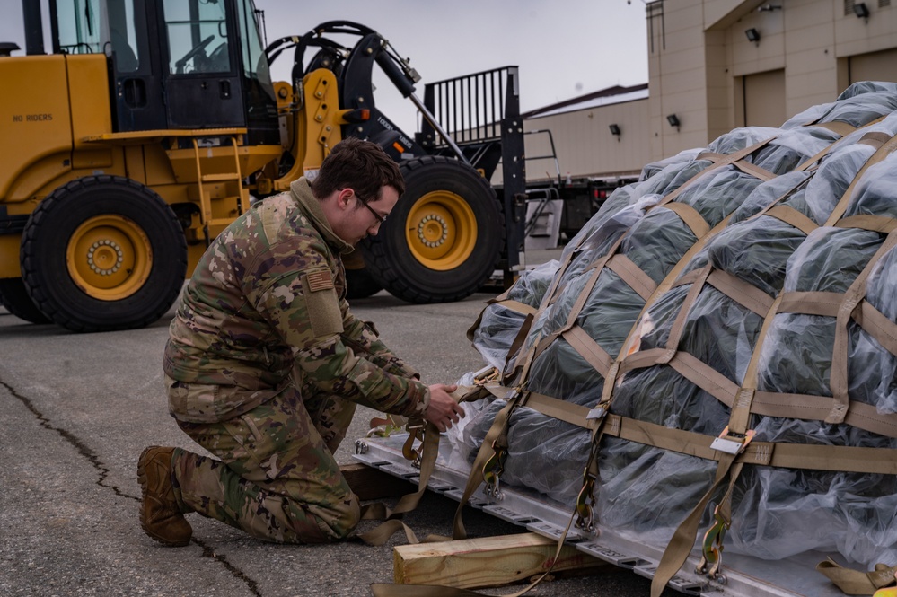 62nd Maintenance Squadron keeps jets moving