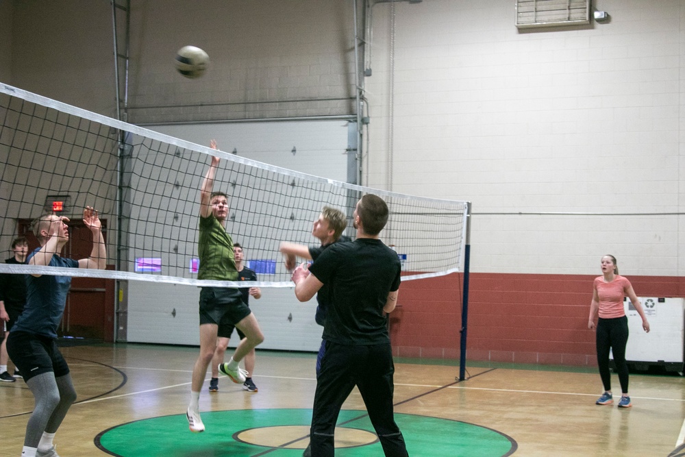 Norwegian Youth Soldiers compete in volleyball tournament