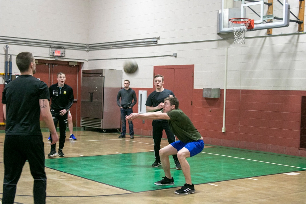 Norwegian Youth Soldiers compete in volleyball tournament