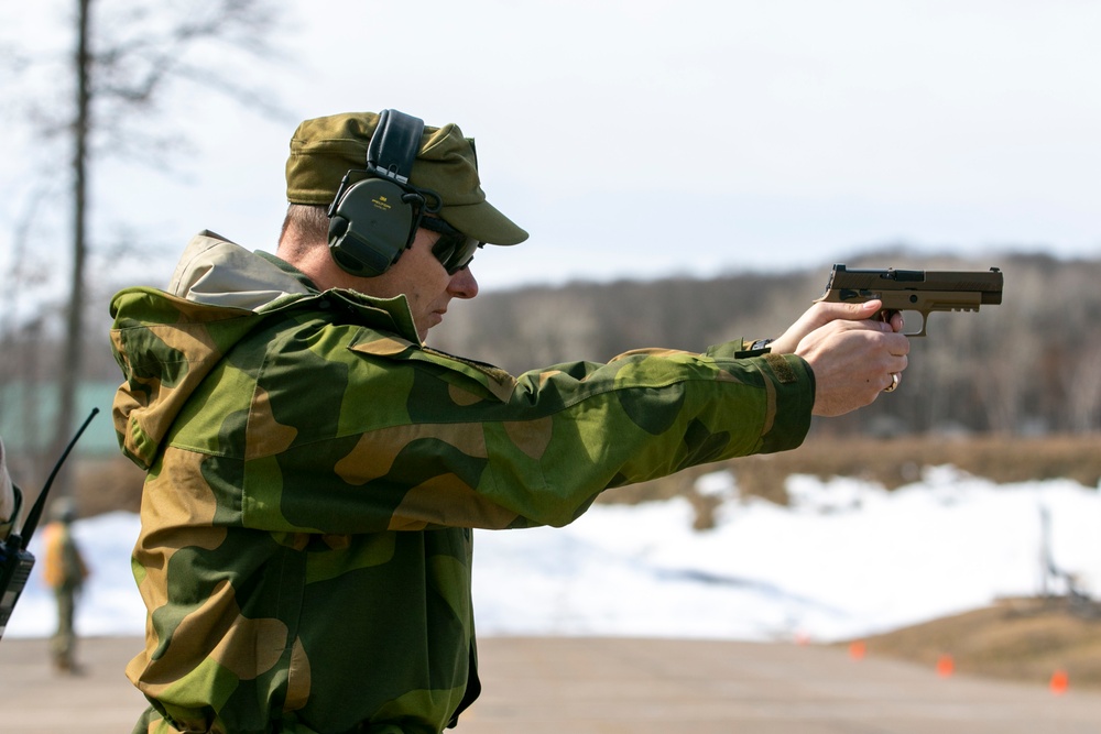 Norwegian Soldiers complete M17 pistol qualification