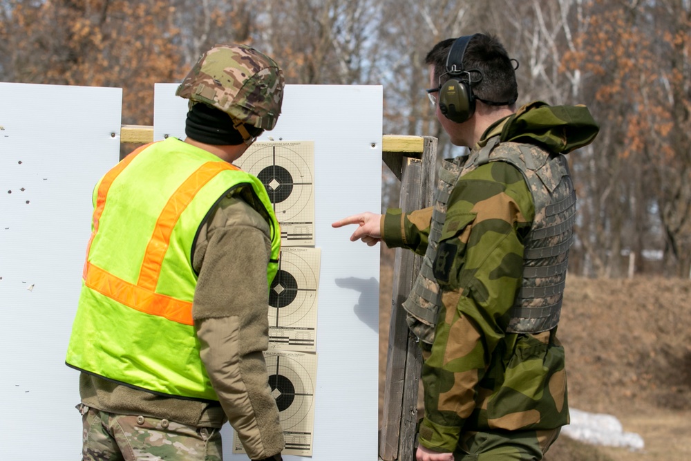 Norwegian Soldiers complete M17 pistol qualification