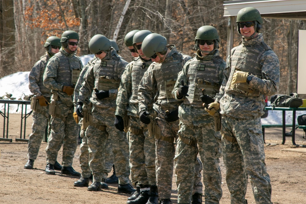 Norwegian Soldiers complete M17 pistol qualification