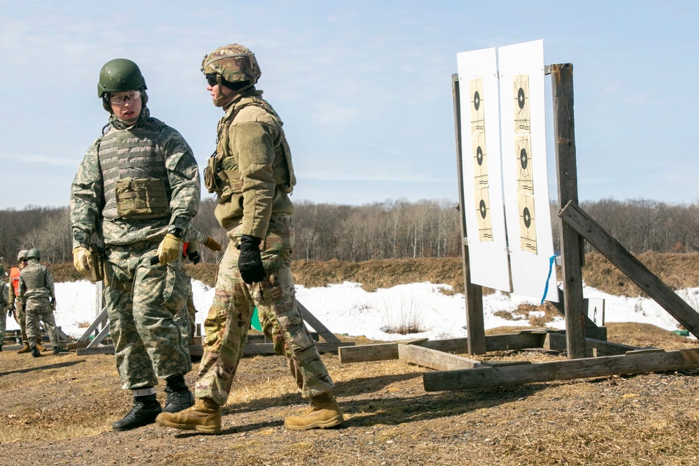 Norwegian Soldiers complete M17 pistol qualification