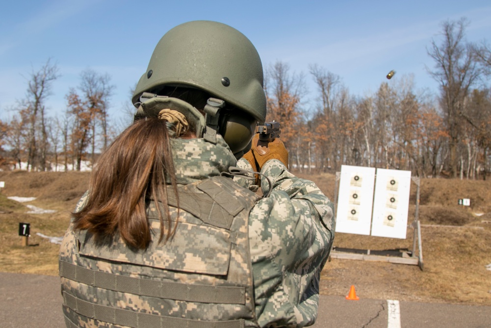 Norwegian Soldiers complete M17 pistol qualification