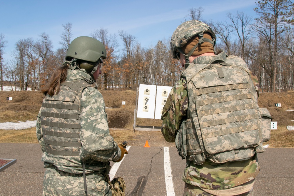 Norwegian Soldiers complete M17 pistol qualification