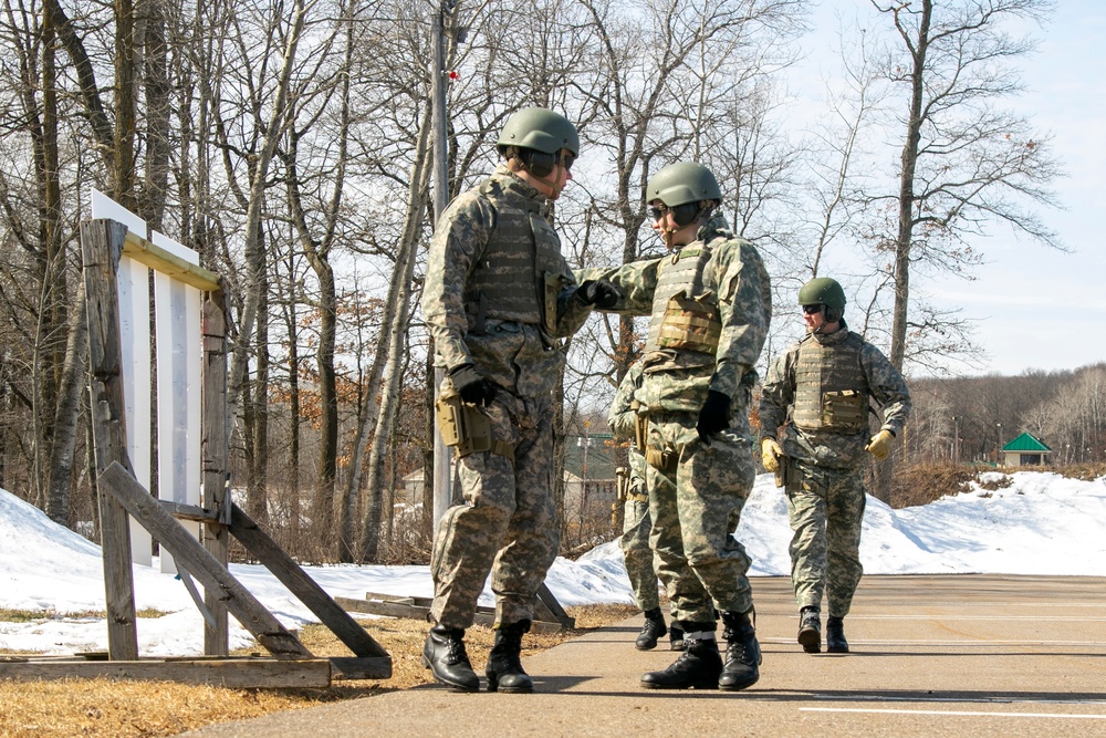 Norwegian Soldiers complete M17 pistol qualification