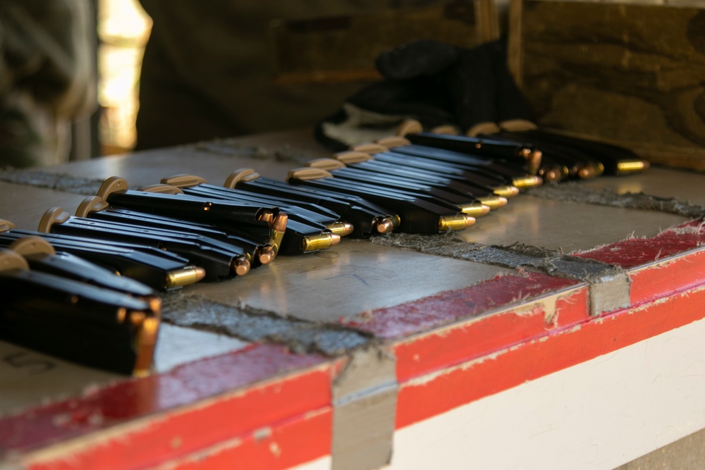 Norwegian Soldiers complete M17 pistol qualification
