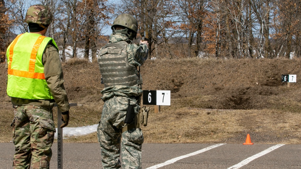 Norwegian Soldiers complete M17 pistol qualification