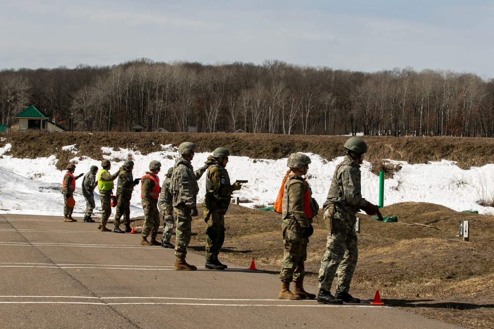 Norwegian Soldiers complete M17 pistol qualification