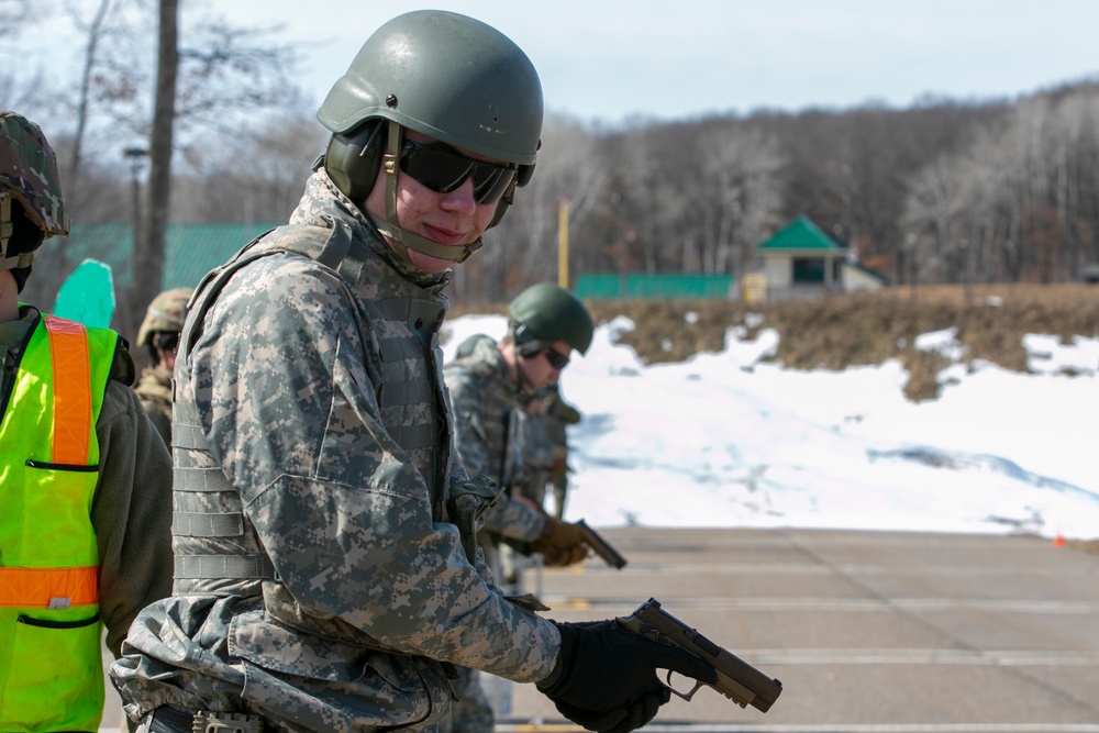 Norwegian Soldiers complete M17 pistol qualification