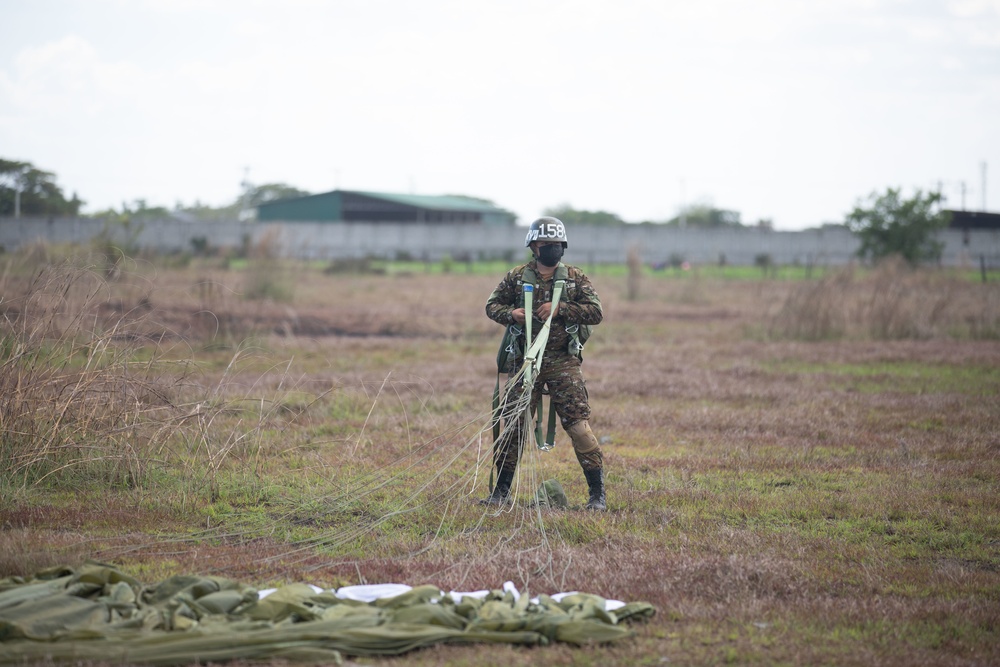 Balikatan 22: U.S. Army, Philippine Army Soldiers conduct Friendship Jump