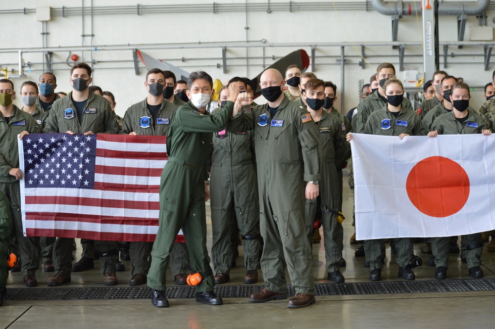 VQ-1 “World Watchers” host Japan Maritime Self-Defense Force during Raijin 22-1