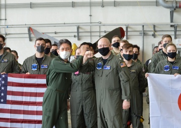 VQ-1 “World Watchers” host Japan Maritime Self-Defense Force during Raijin 22-1