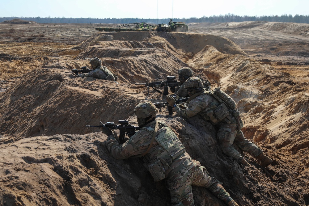 Paratroopers, Polish Allies take part on combined live fire exercise