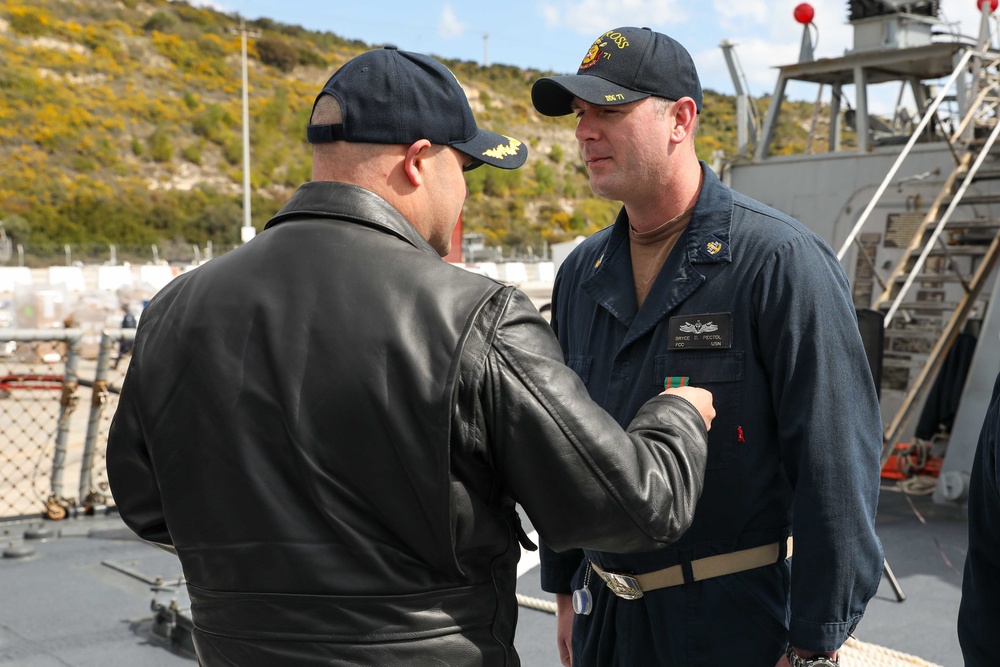 USS Ross Sailors receive awards