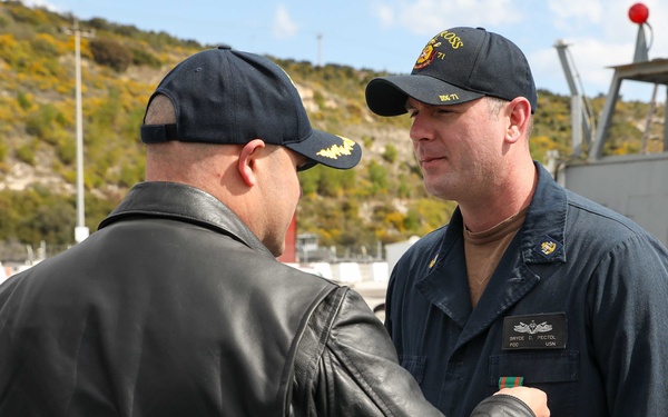 USS Ross Sailors receive awards