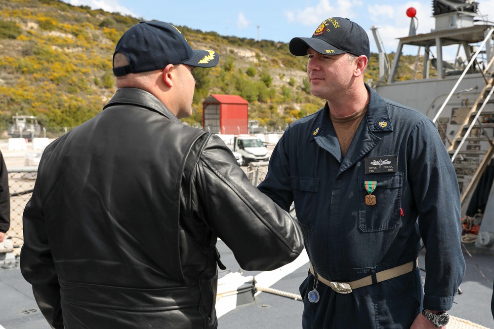 USS Ross Sailors receive awards