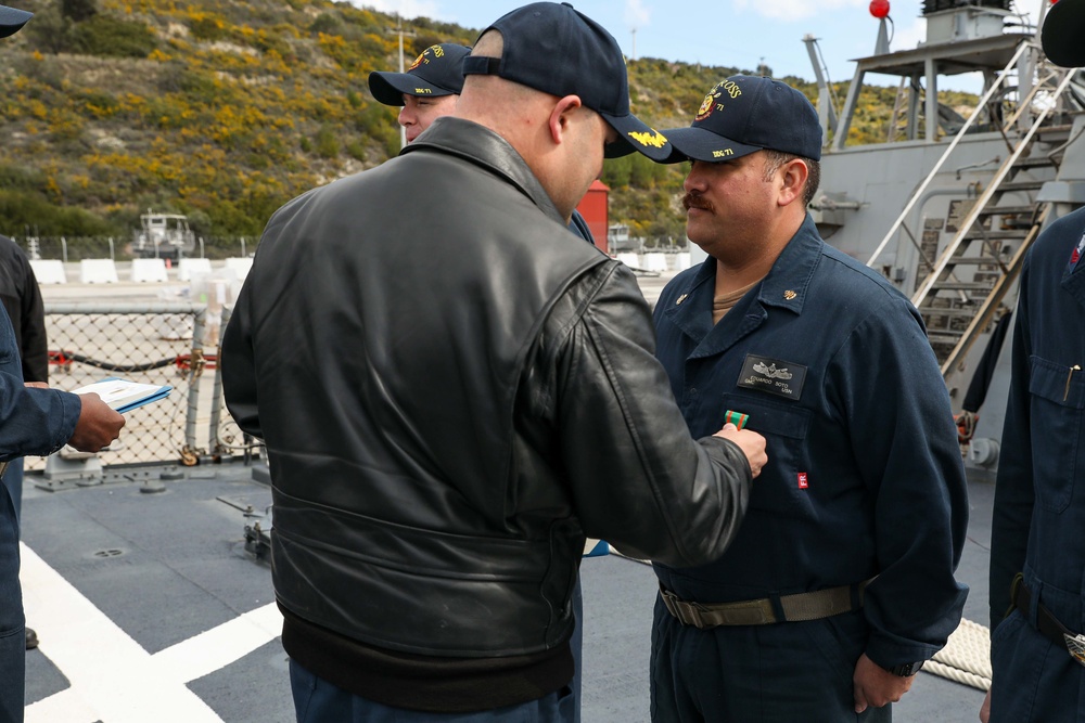 USS Ross Sailors receive awards