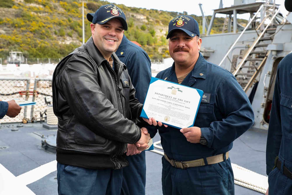 USS Ross Sailors receive awards