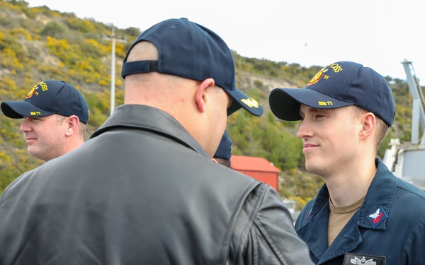 USS Ross Sailors receive awards