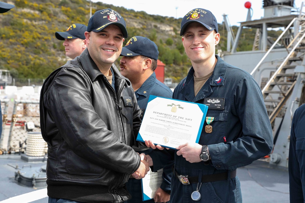 USS Ross Sailors receive awards