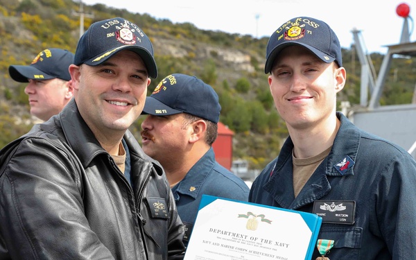USS Ross Sailors receive awards