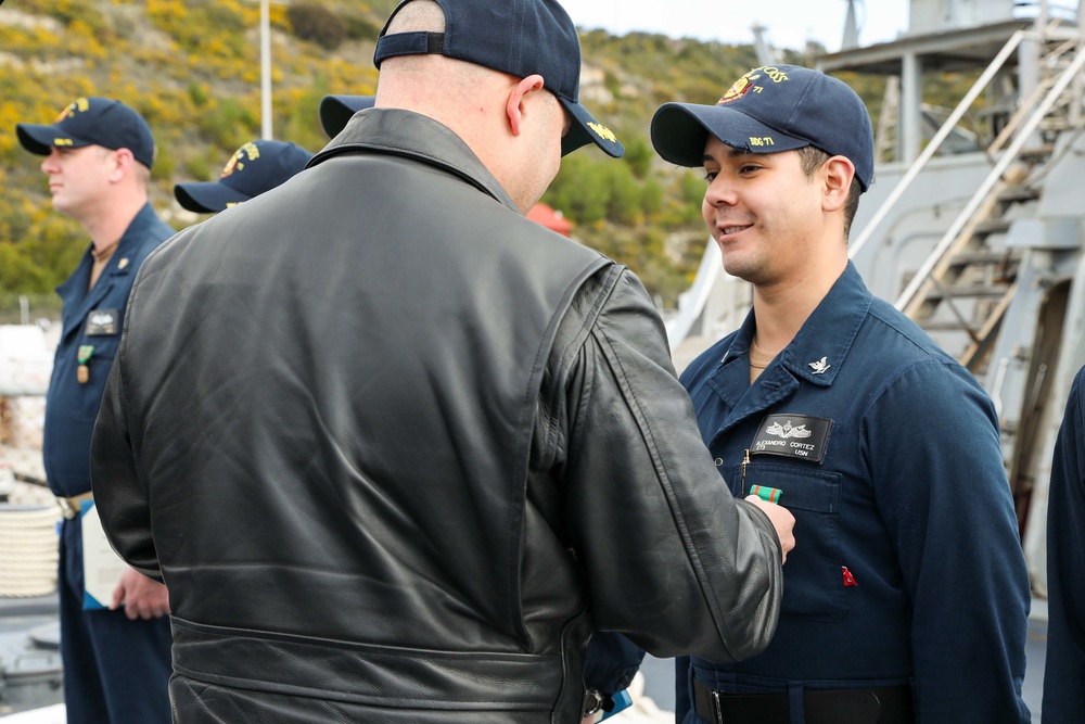 USS Ross Sailors receive awards