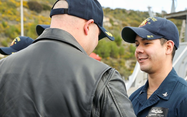 USS Ross Sailors receive awards