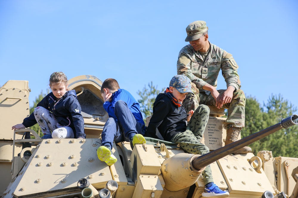 1ABCT, 1ID soldiers participate in memorial run of &quot;The Great Escape&quot;