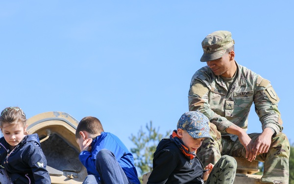 1ABCT, 1ID soldiers participate in memorial run of "The Great Escape"