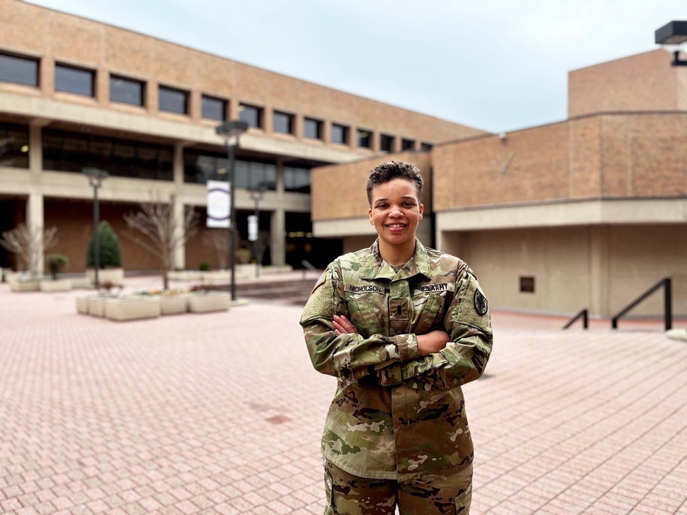 Army Psychology Student Realizes 7-year Dream of Becoming Military Officer