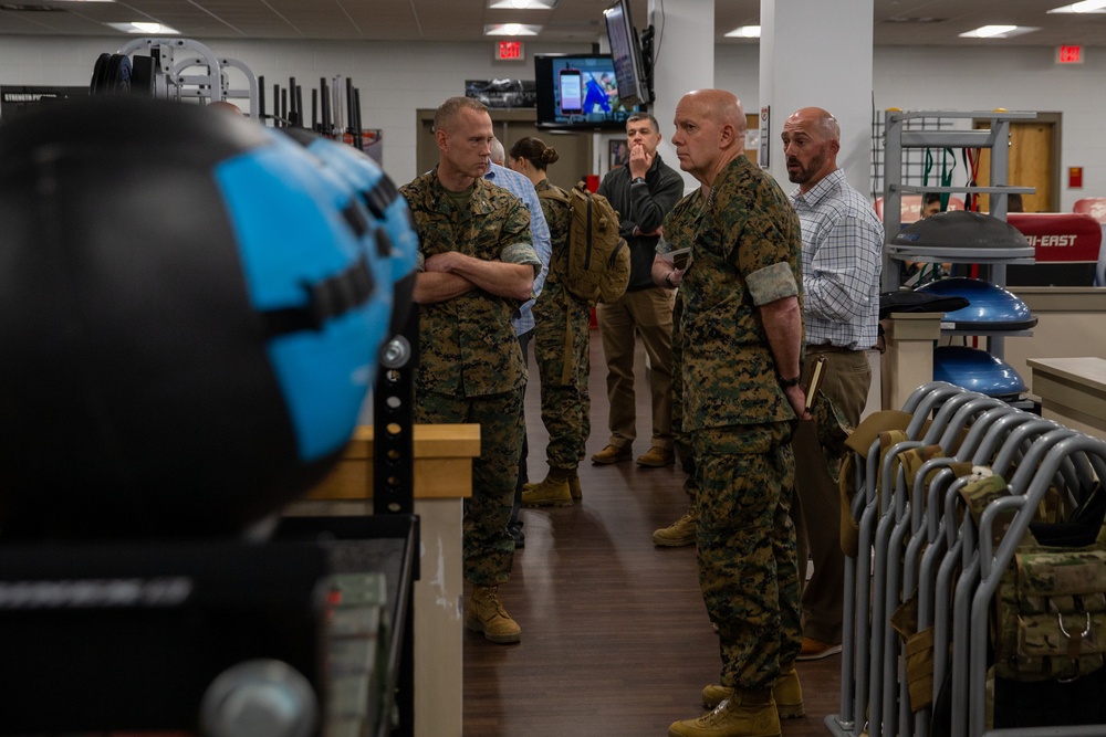 General Berger visits the School of Infantry-East Human Performance Center
