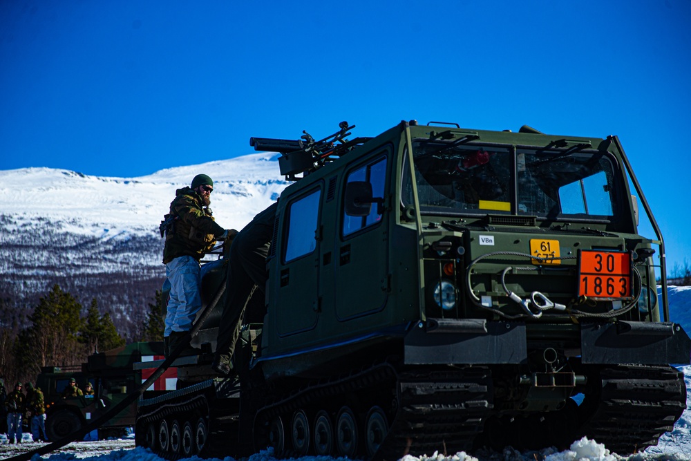 DVIDS - Images - U.S. Marines and Norwegian Soldiers Perform Air ...