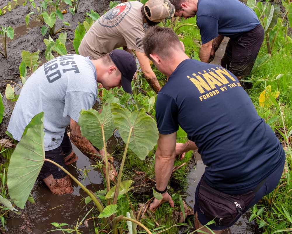 Pacific Fleet Sailors, Coast Guardsmen Volunteer to Learn History, Culture and Sustainability