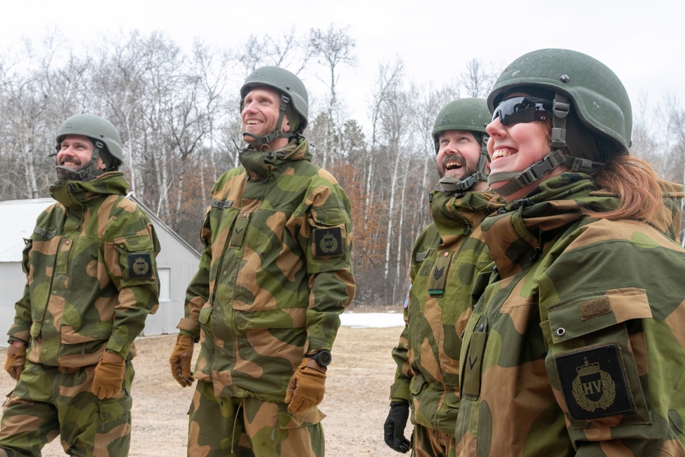 Norwegian Soldiers complete Field Leadership Reaction Course