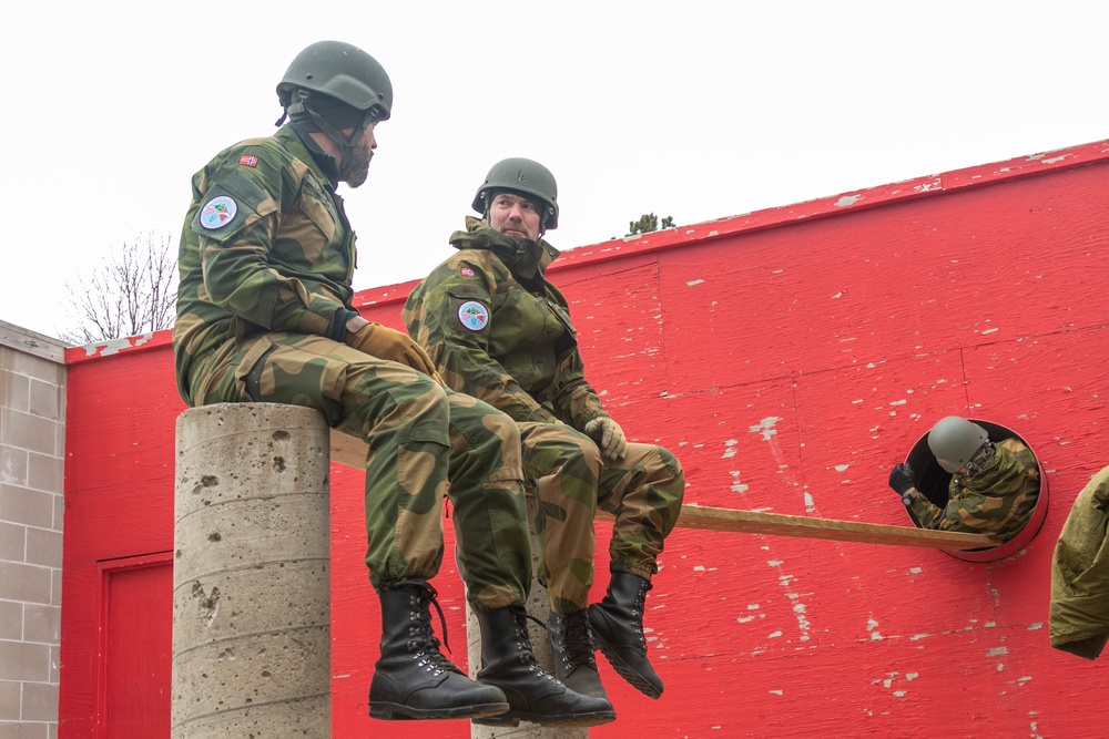 Norwegian Soldiers complete Field Leadership Reaction Course