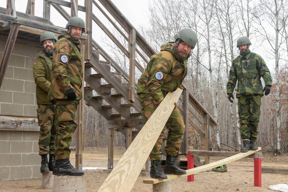 Norwegian Soldiers complete Field Leadership Reaction Course