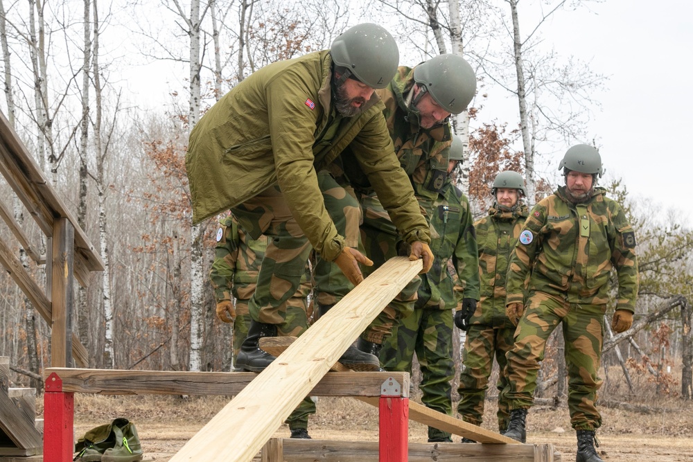 Norwegian Soldiers complete Field Leadership Reaction Course