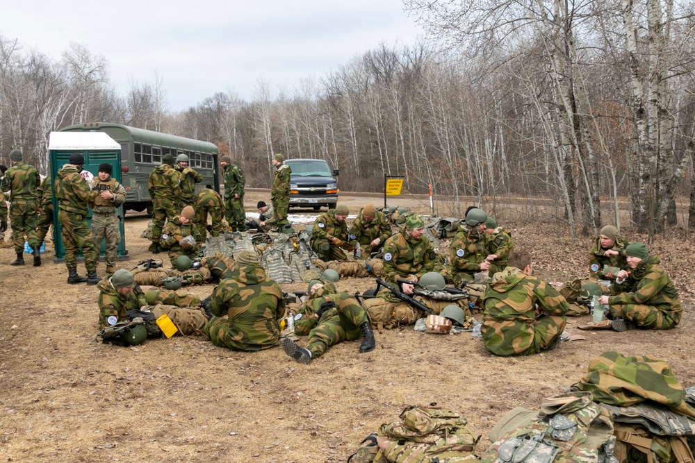 Norwegian Soldiers complete Field Leadership Reaction Course