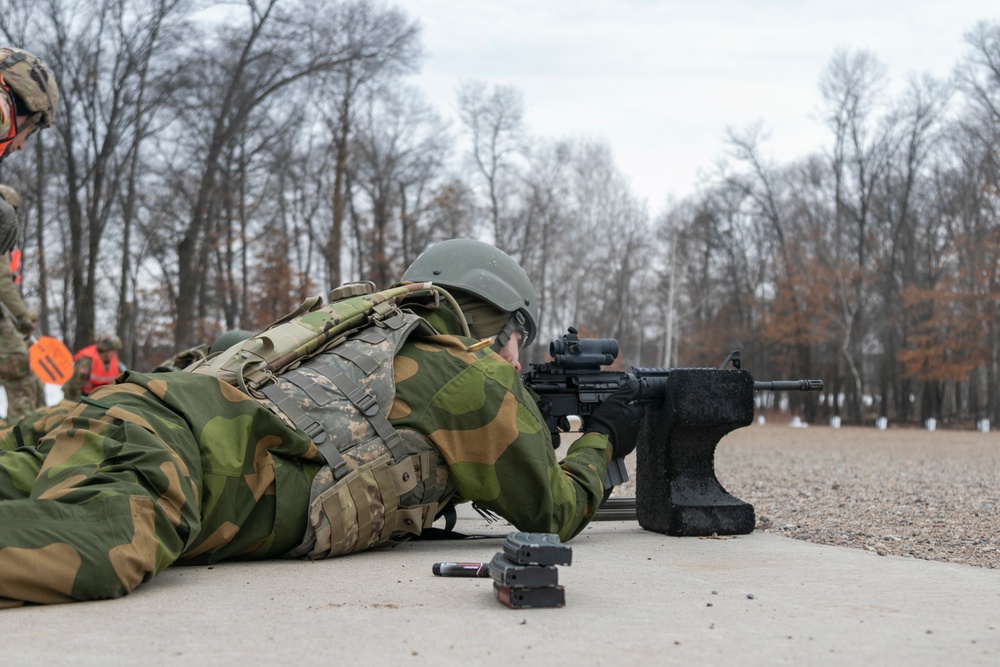 Norwegian Soldiers conduct weapons qualification at Camp Ripley