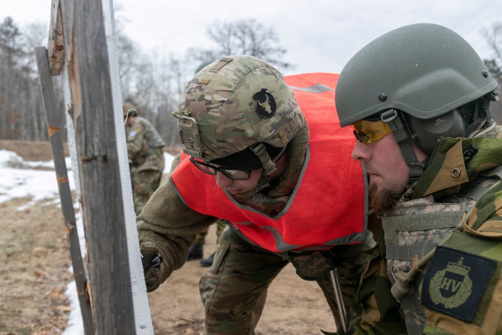 Norwegian Soldiers conduct weapons qualification at Camp Ripley