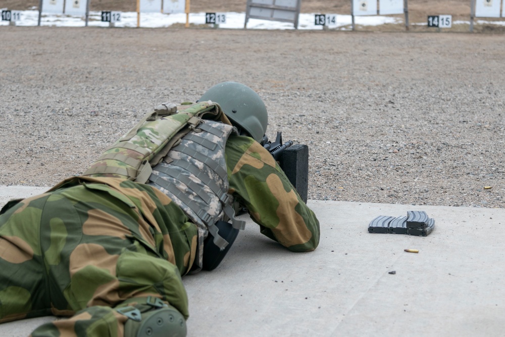 Norwegian Soldiers conduct weapons qualification at Camp Ripley