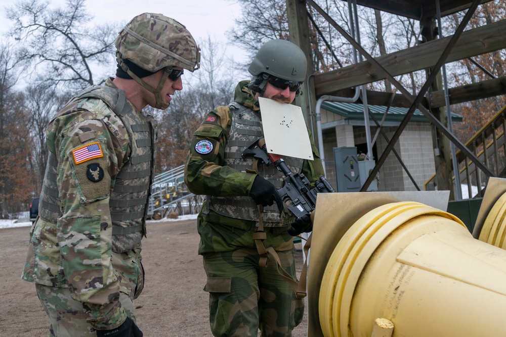 Norwegian Soldiers conduct weapons qualification at Camp Ripley