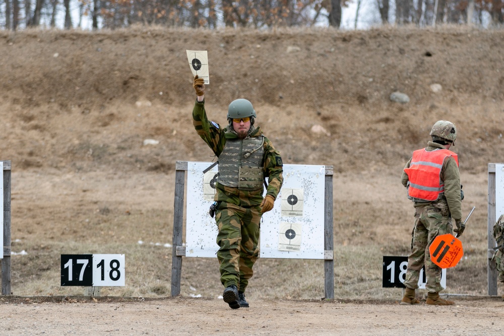 Norwegian Soldiers conduct weapons qualification at Camp Ripley