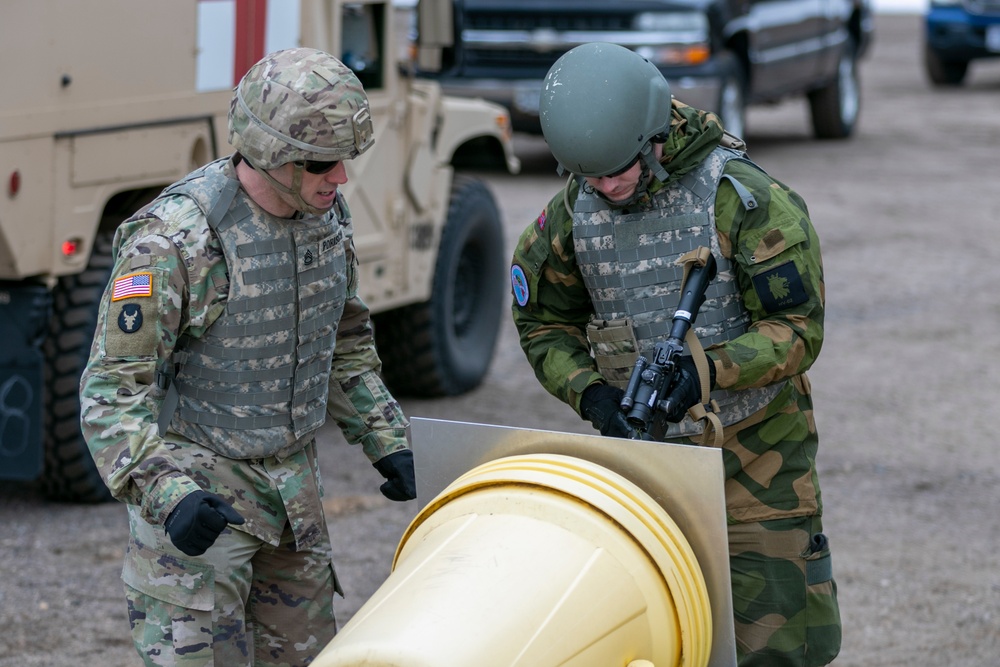 Norwegian Soldiers conduct weapons qualification at Camp Ripley