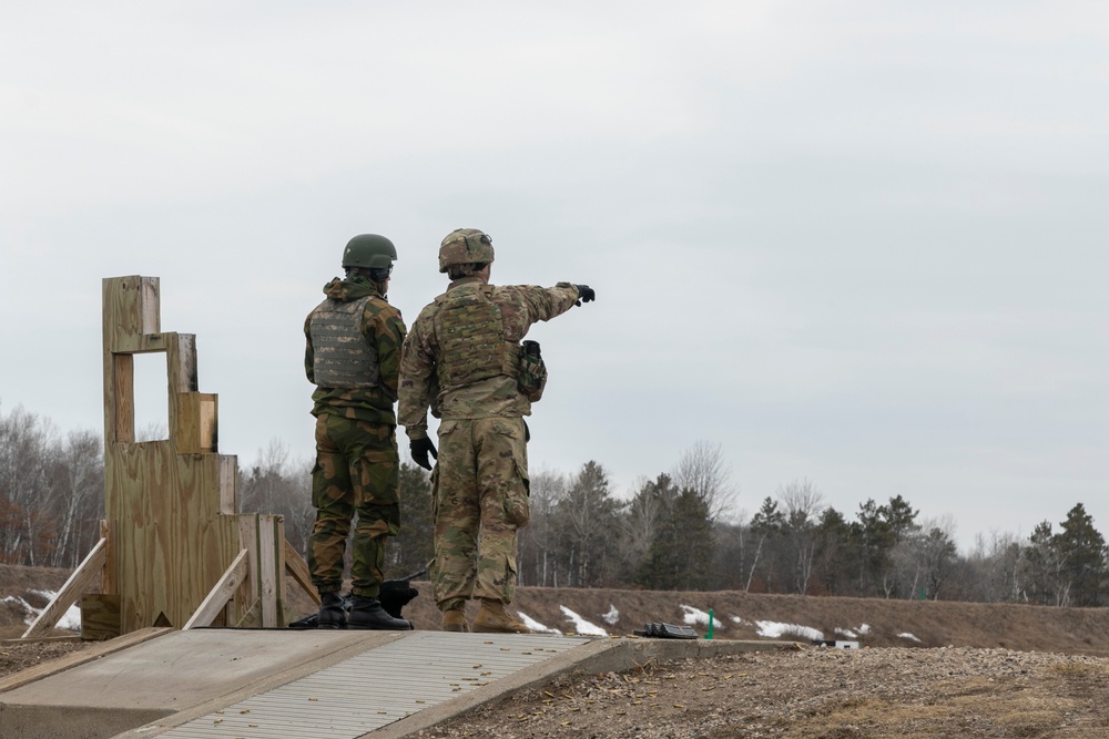 Norwegian Soldiers conduct weapons qualification at Camp Ripley