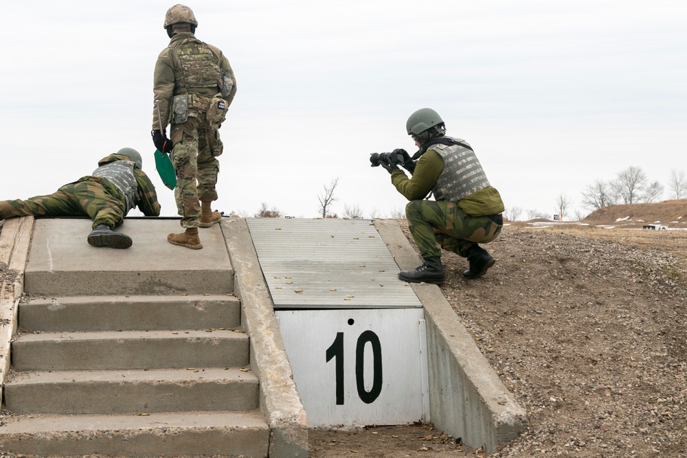 Norwegian Soldiers conduct weapons qualification at Camp Ripley